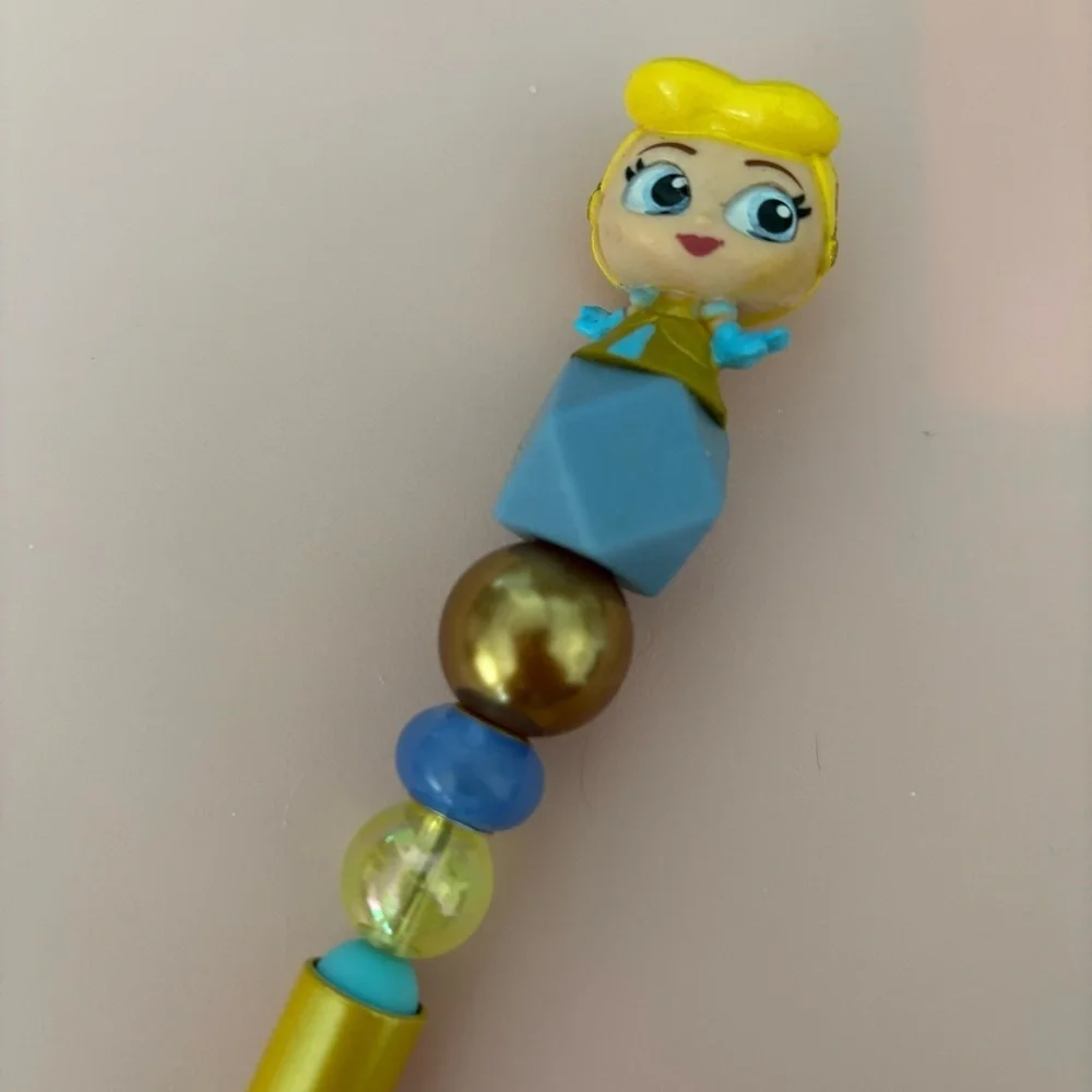 Disney Doorables: Cinderella: Cinderella Gold handmade beaded pen